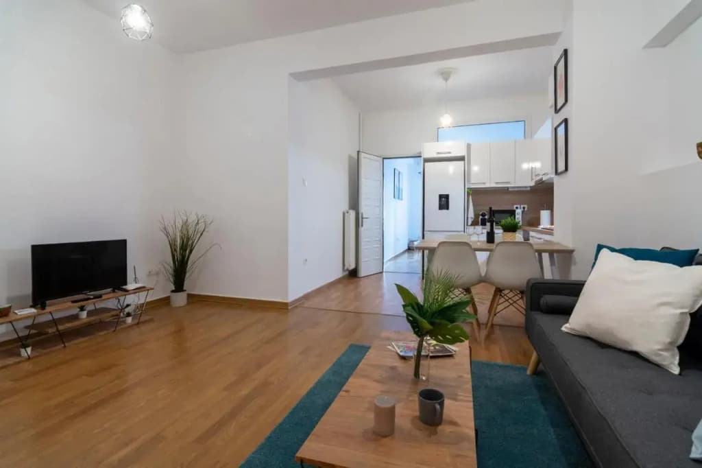 Modern 2BD apt in Athens , 3-min metro - photo 5