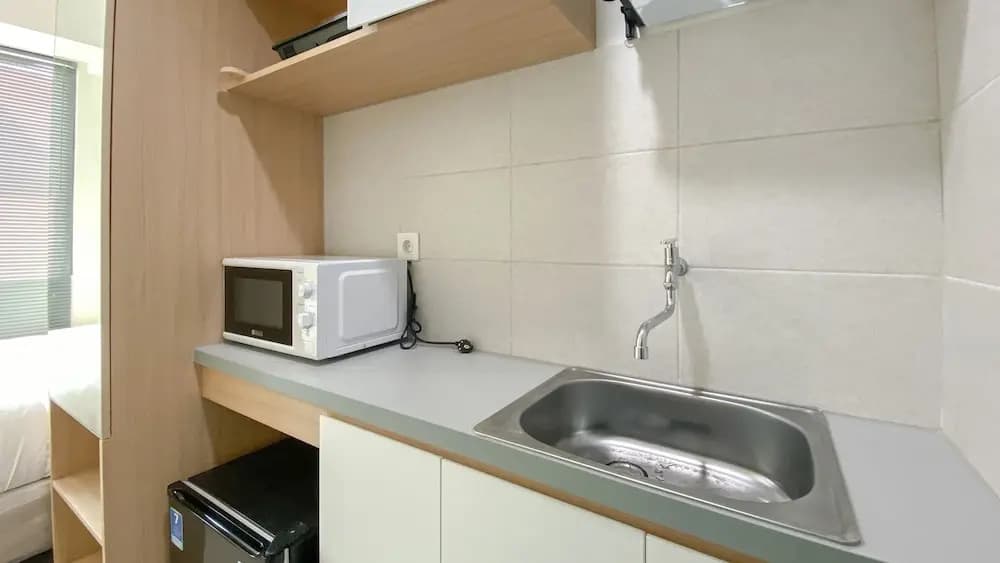 Cozy And Simply Studio Room At Osaka Riverview Pik 2 Apartment - photo 9