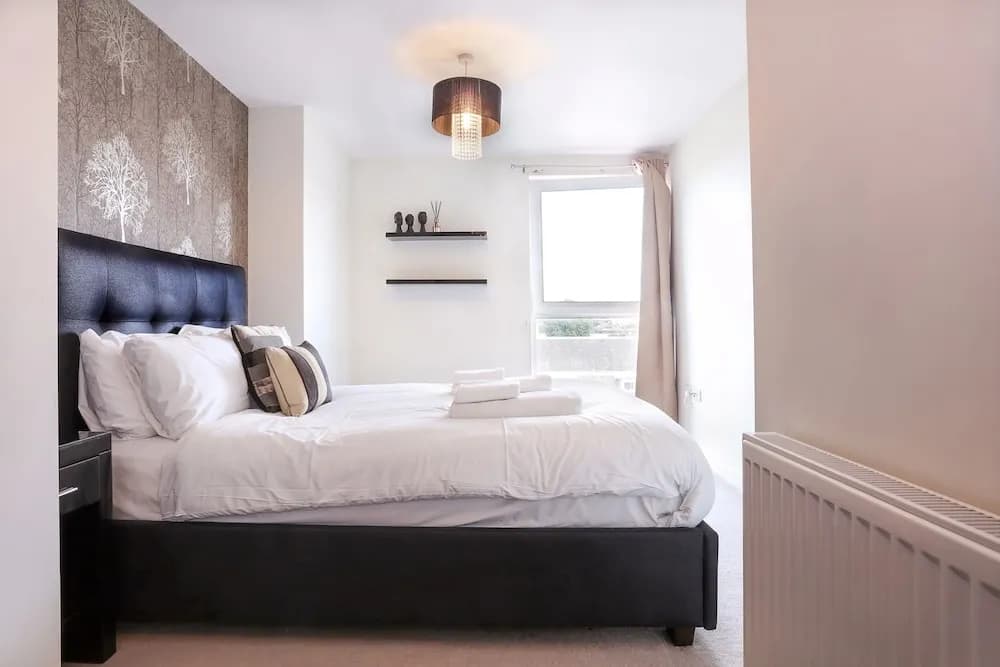 Greenwich Two Bed Flat, with Pool &Parking - photo 3