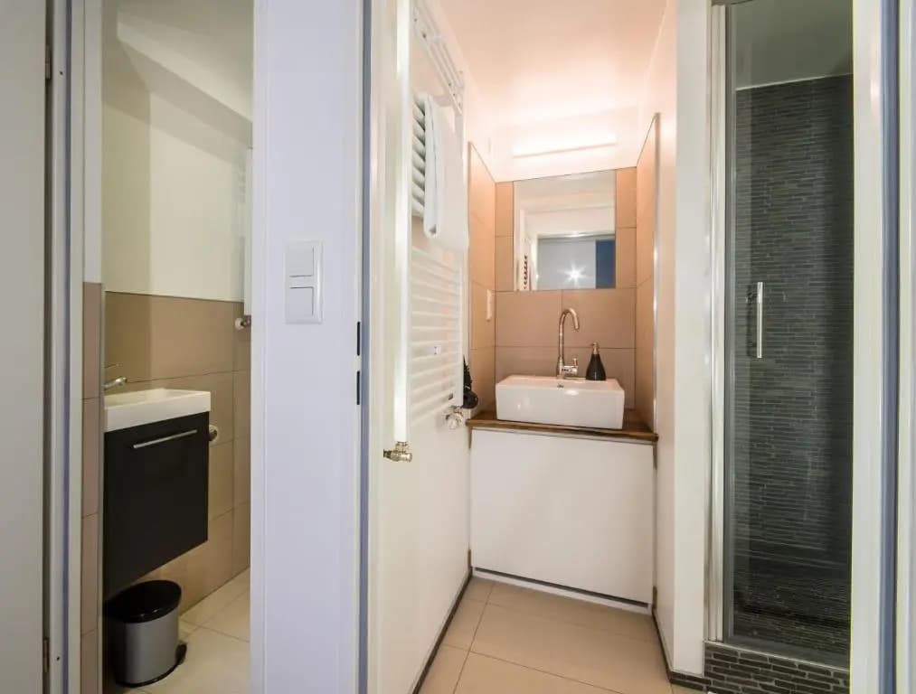 Quiet Courtyard Apartment (KB6) - photo 4
