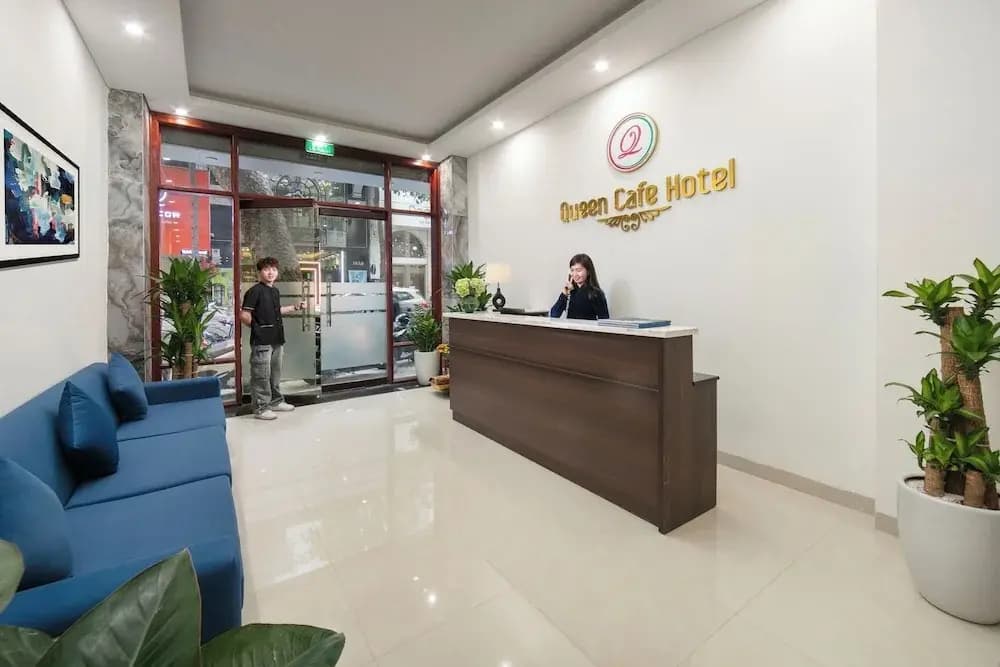 Queen Cafe Hotel - photo 3