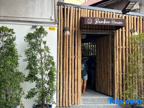 Private Full-Floor Spacious 5 Bedrooms in China Town - photo 3