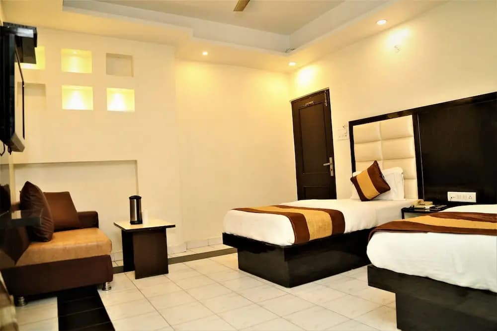 Hotel Suzi International - photo 6