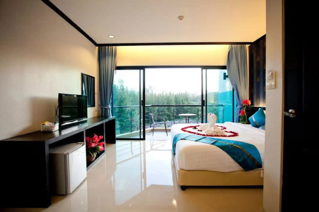 Kata Green Beach Hotel - photo 2