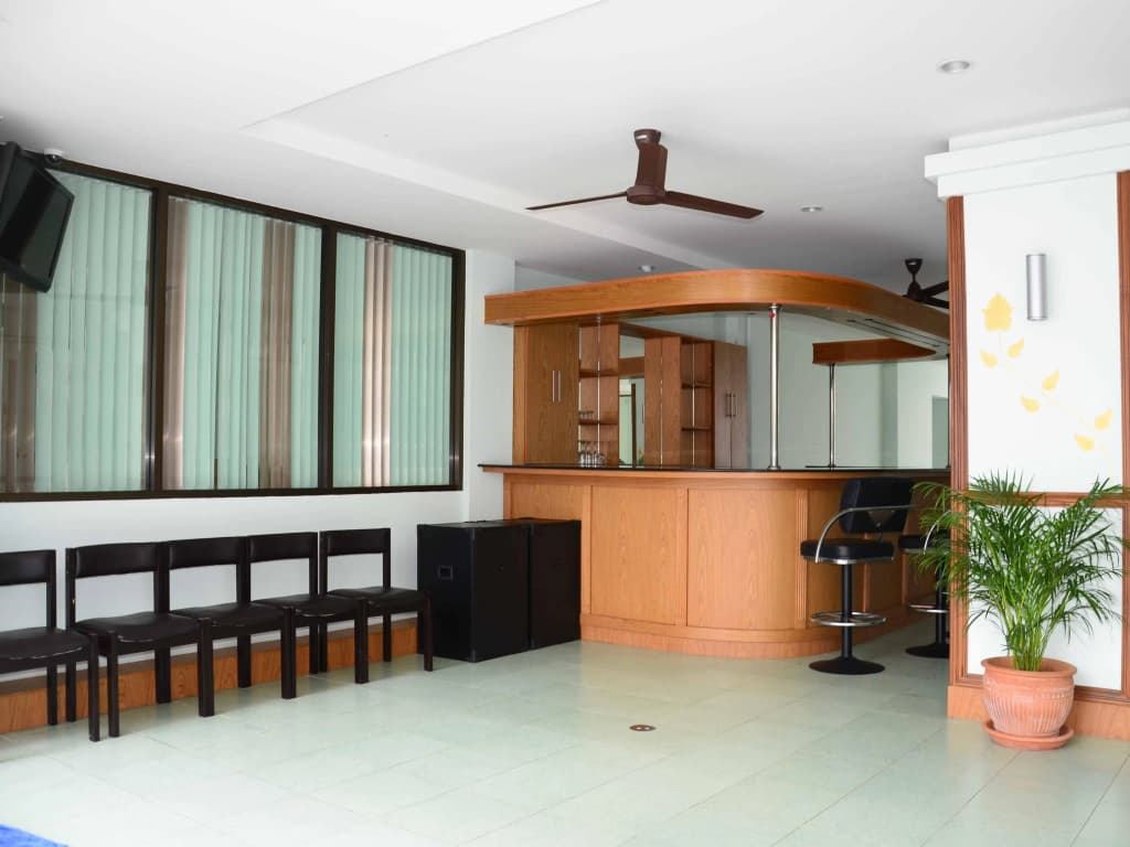 Emerald Hotel Chonburi - main photo