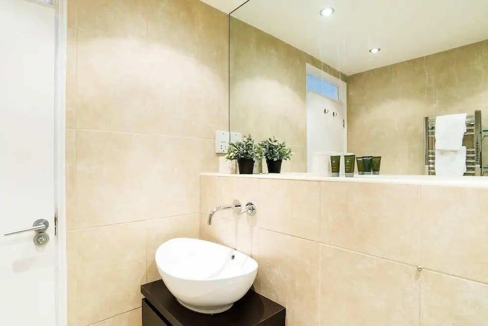 Stylish 2BR Flat next to Battersea Park - photo 8