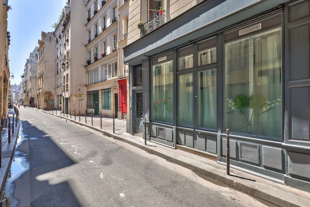 New Stunning 4 Bdrs Apt, With AC – Le Marais - photo 1