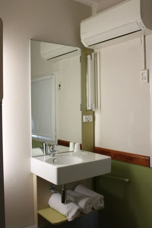 ibis budget Melbourne Airport - photo 11