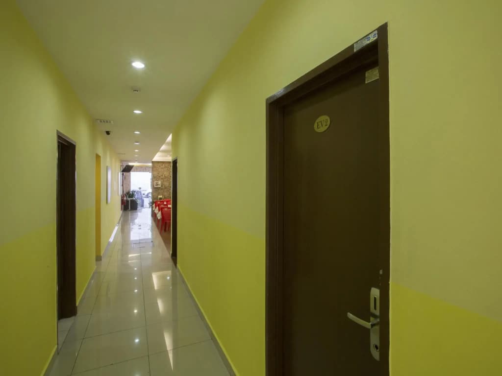 Hotel Zamburger Sri Petaling - photo 11