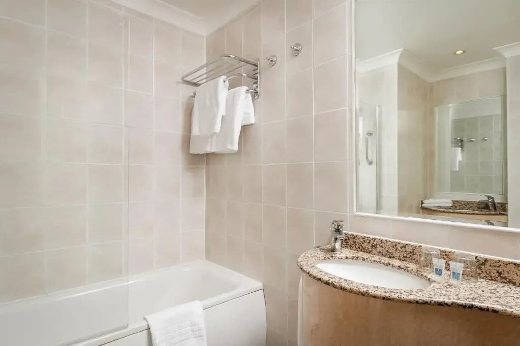 Hotel Henry VIII - photo 9