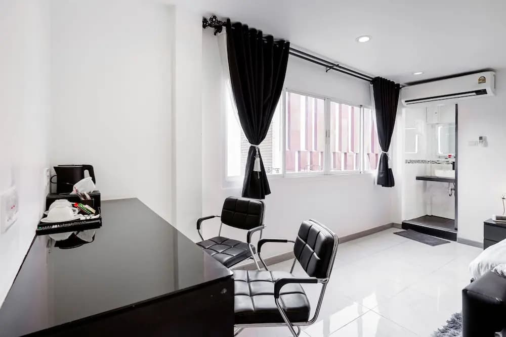 Thonglor Suites Hotel - photo 15