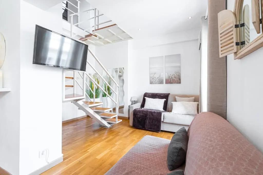 Massena Street - 1 Bdr Duplex with AC & Parking - photo 6