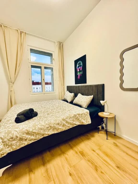 Elegant 4BR Apt Near Westbahnhof - photo 11