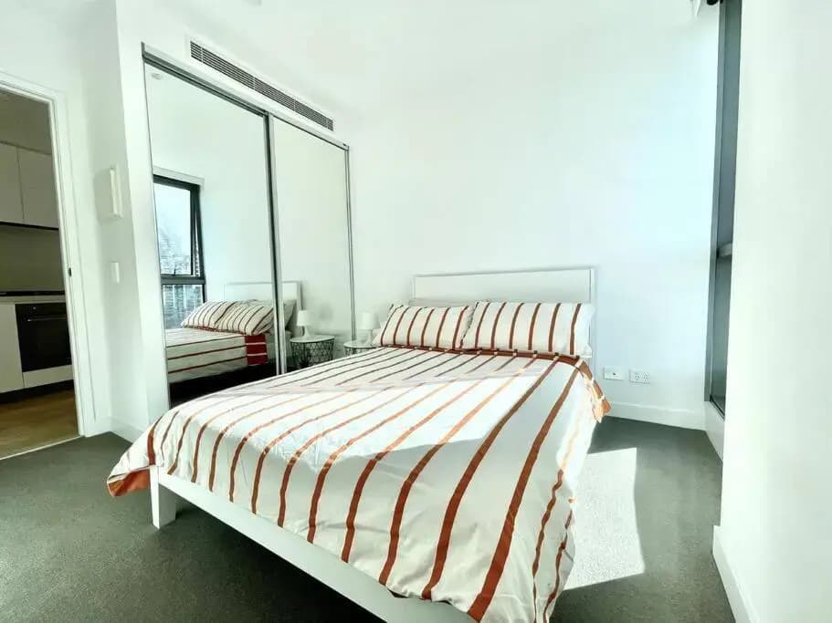 1 Bedroom Modern Apartment Near Crown and CBD - photo 4