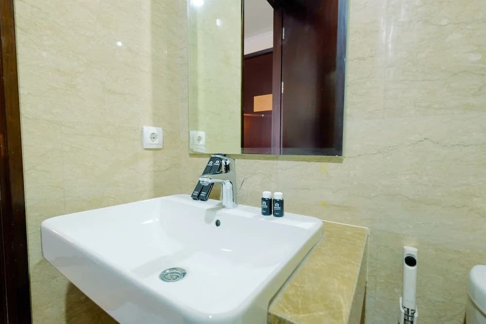 Modern Studio at Menteng Park Apartment - photo 8