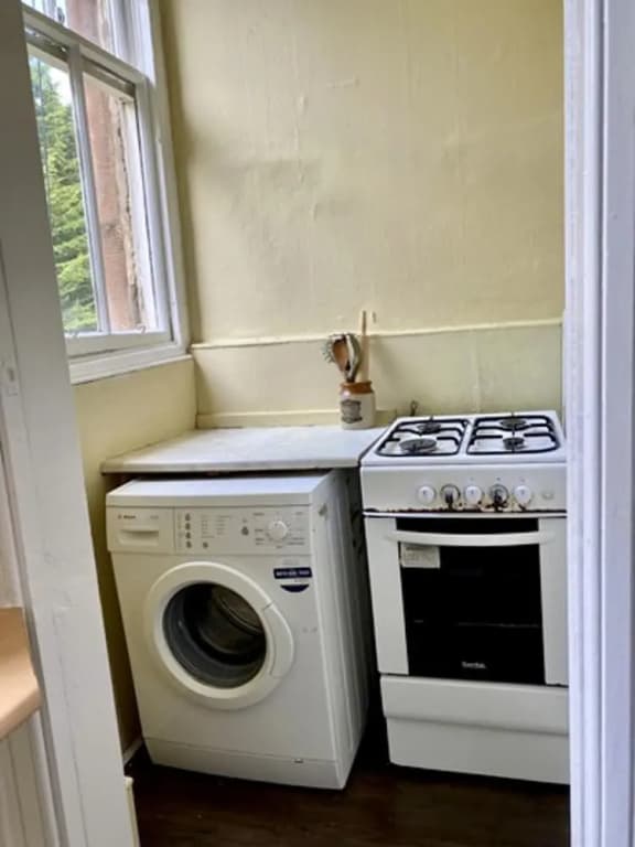 Large 5 Bedroom Flat in Marchmont, Edinburgh - photo 11