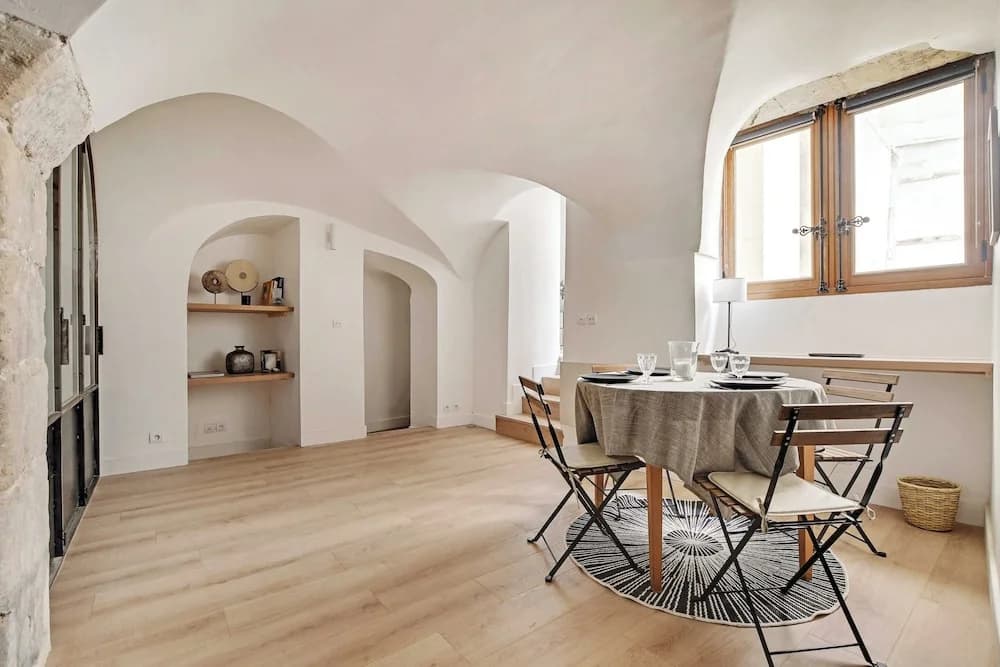Authentic Apartment - 2br/4p - Monnaie - photo 14