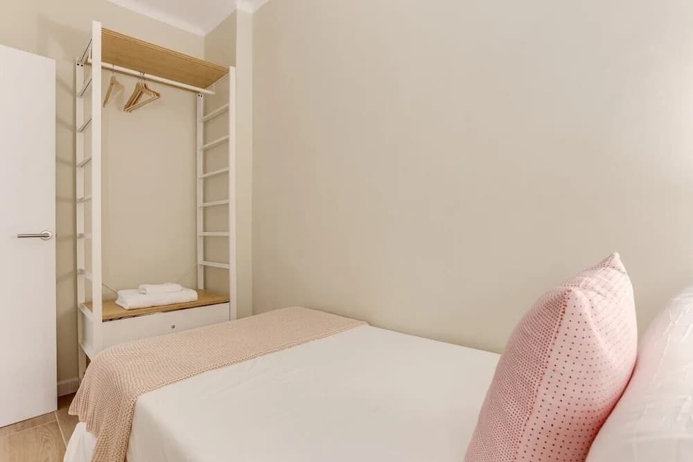 Stylish 4 bed Apt in the Center - main photo