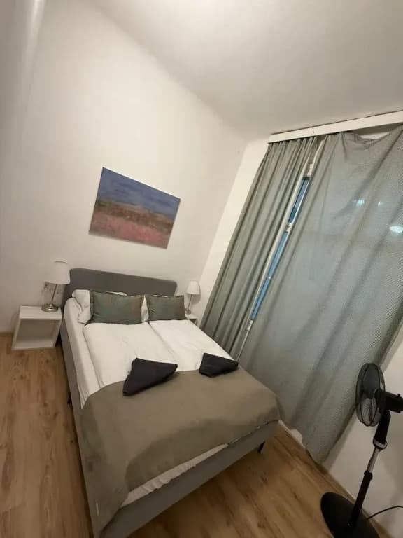 Modern 2BR Apt Steps from Westbahnhof - photo 2