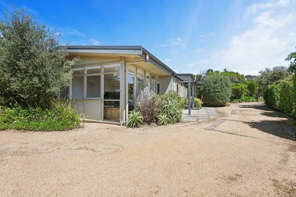 Spacious Coastal 4-bed Steps From the Sand - photo 12