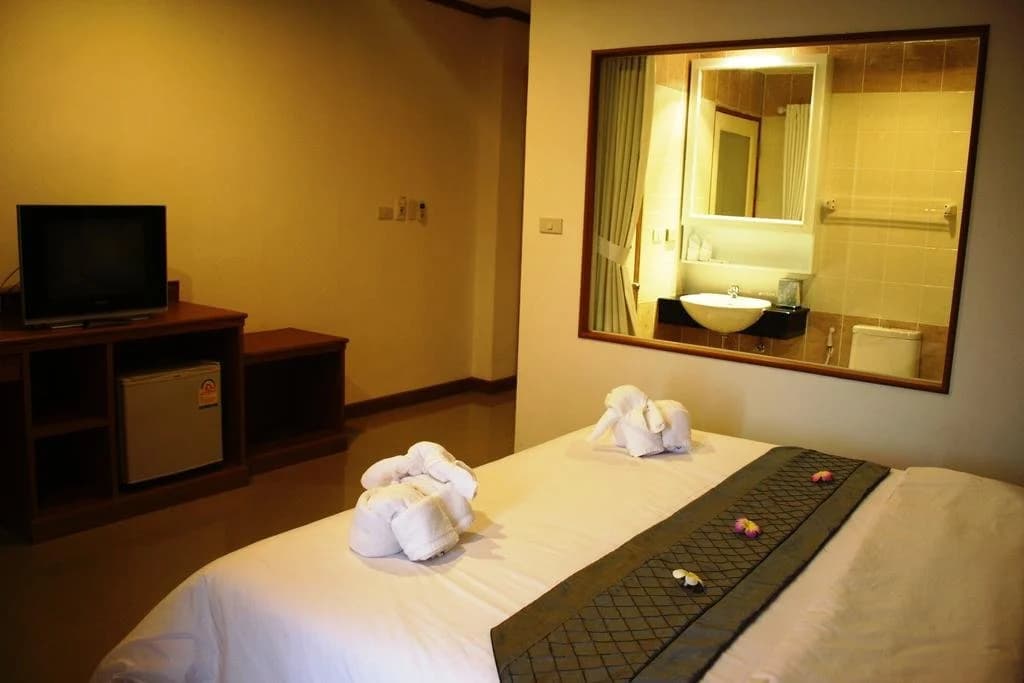 Santi White House Patong Hotel - photo 9