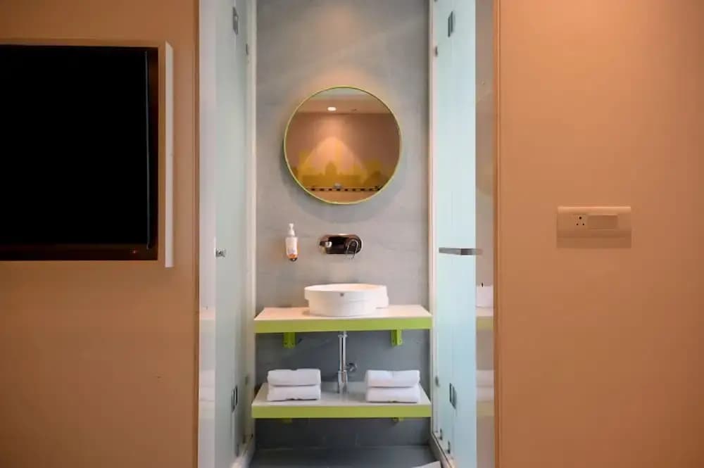 Hotel Le Roi Express Karol Bagh - photo 23
