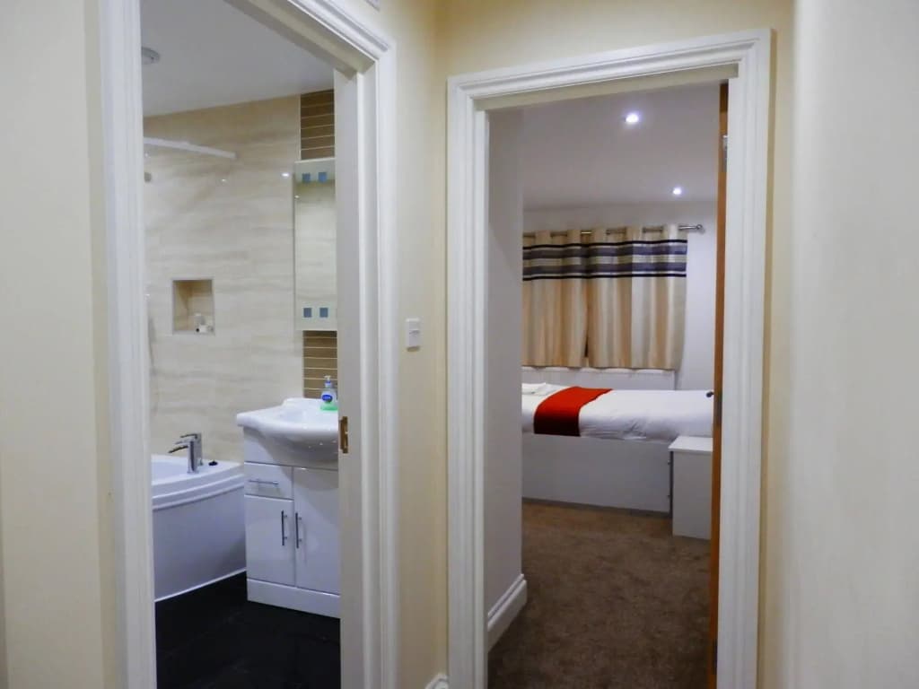 Heathrow Traveller B&B - photo 9