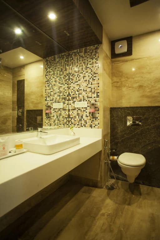 Hotel Delhi 55 @ New Delhi Railway Station - photo 9