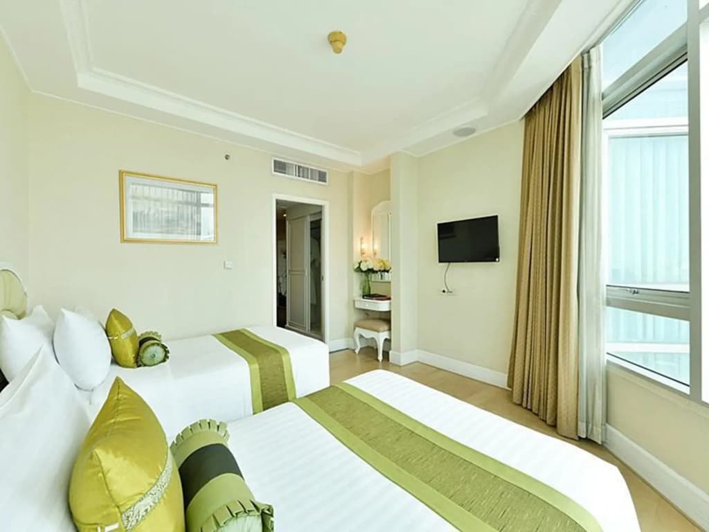 Executive Club at Windsor - photo 2