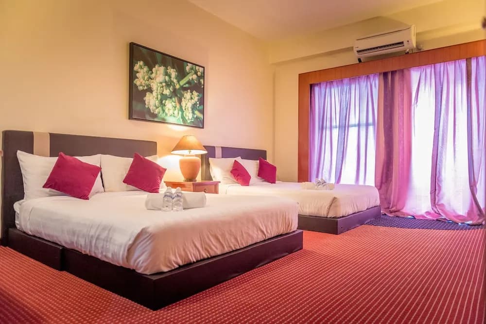H Beach Suite at Rainbow Paradise Beach Resort - photo 4