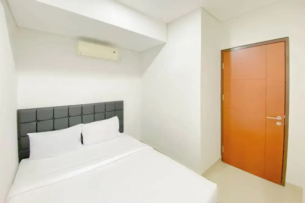 Homey and Modern 2BR Apartment at Royal Olive Residence - photo 3