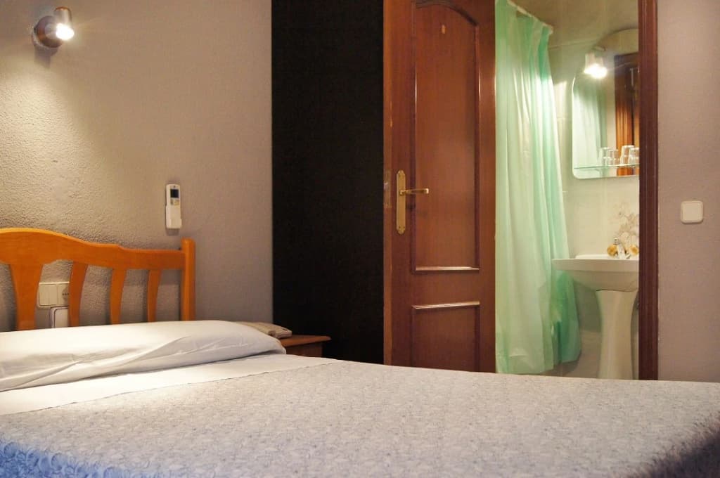 Hostal Fuencarral Kryse - photo 4