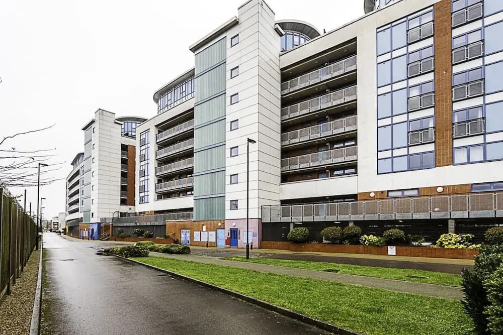 Modern 2-bed Flat, Bethnal Green - photo 1