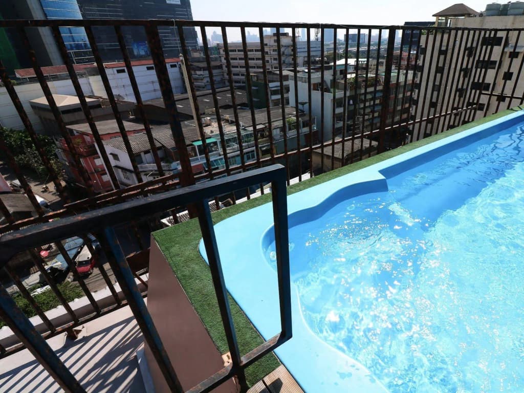 NIDA Rooms Bang Rak Emerald - photo 9