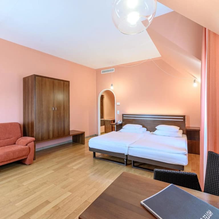 Hotel Caroline - photo 32