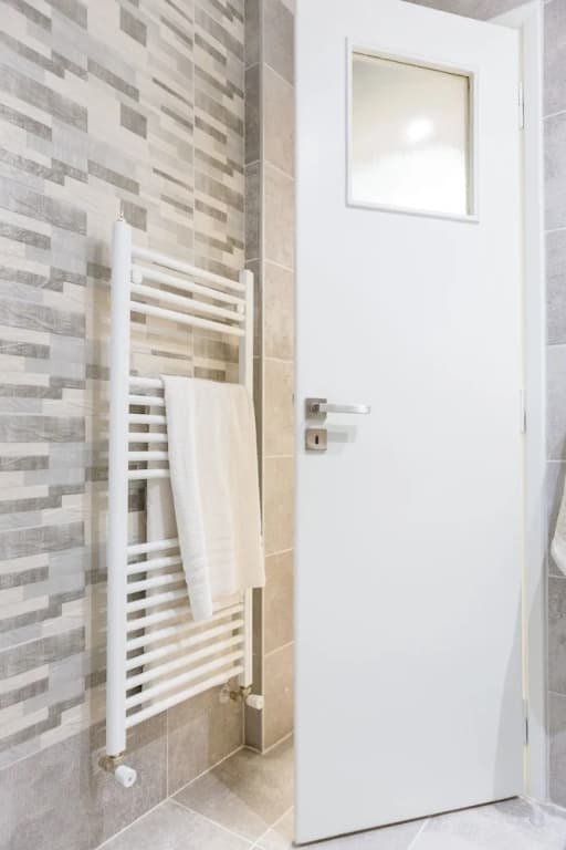 Newly Renovated Stylish Urban Flat - photo 12
