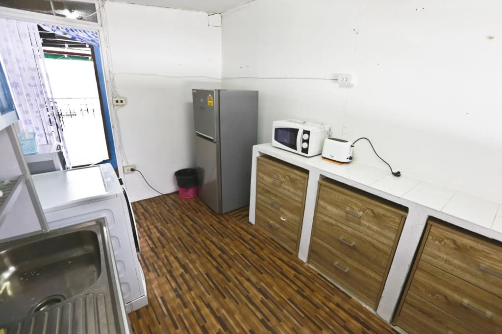 Zee Thai Hostel - photo 28