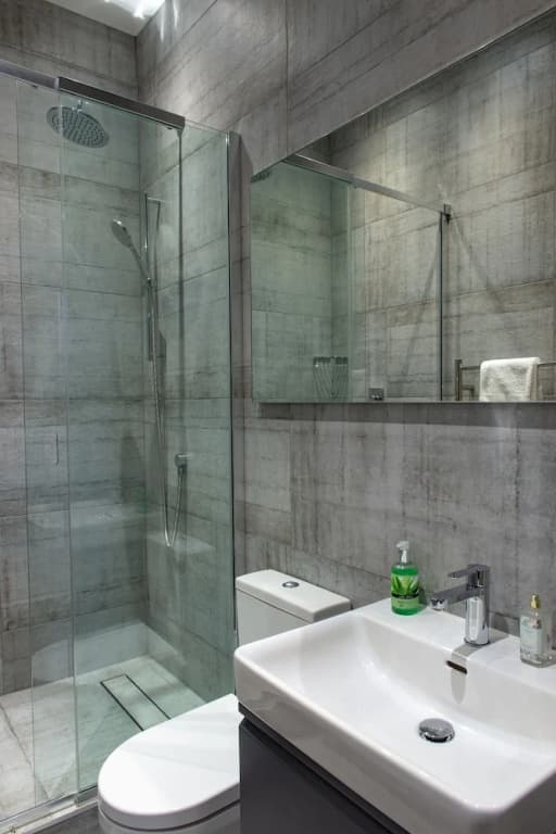 Stunning 4 Bedroom Central Edinburgh - photo 9