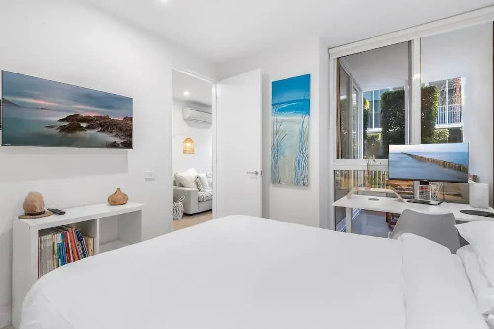 Brighton 1-bed Apartment With Balcony & Parking - photo 2