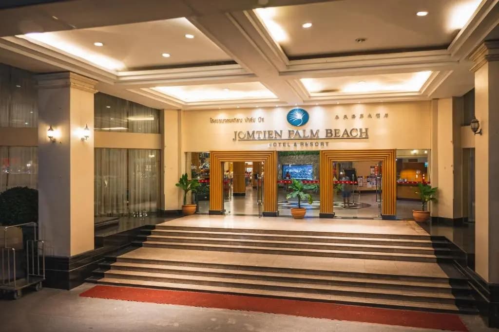 Jomtien Palm Beach Hotel And Resort - main photo