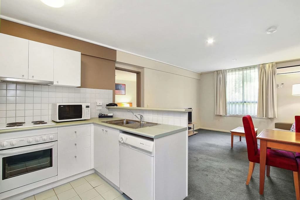 Knox International Hotel & Apartments - photo 27