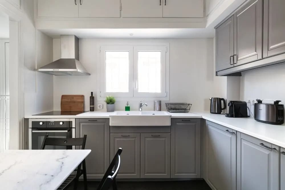 UPSTREET Elegant Luminous 3BD Apt-Kolonaki - photo 13