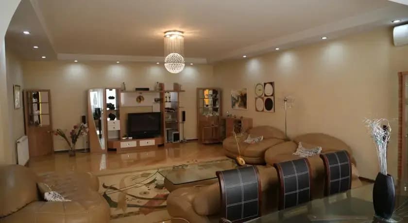 Five Star Apartment - photo 2