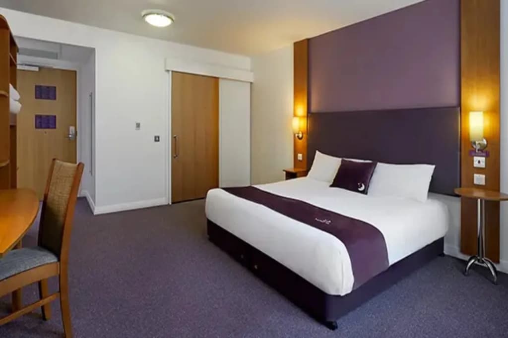 Premier Inn Chessington - photo 6