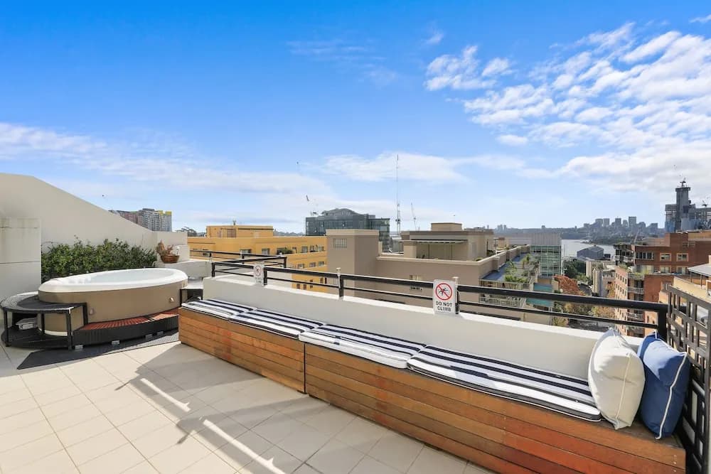 Darling Harbour Penthouse Views & Hot Tub - photo 11