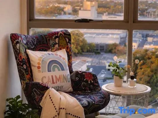 Lovely 2 Bed 2 Bath Apartment | Free Parking | Walk to Train - photo 9