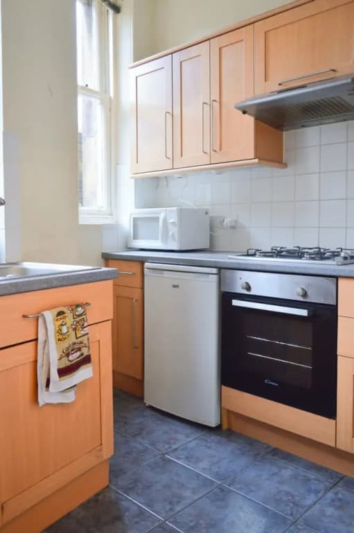 3 Bedroom Flat In Morningside - photo 14