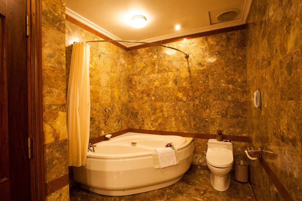 Hotel Majestic Saigon - photo 8