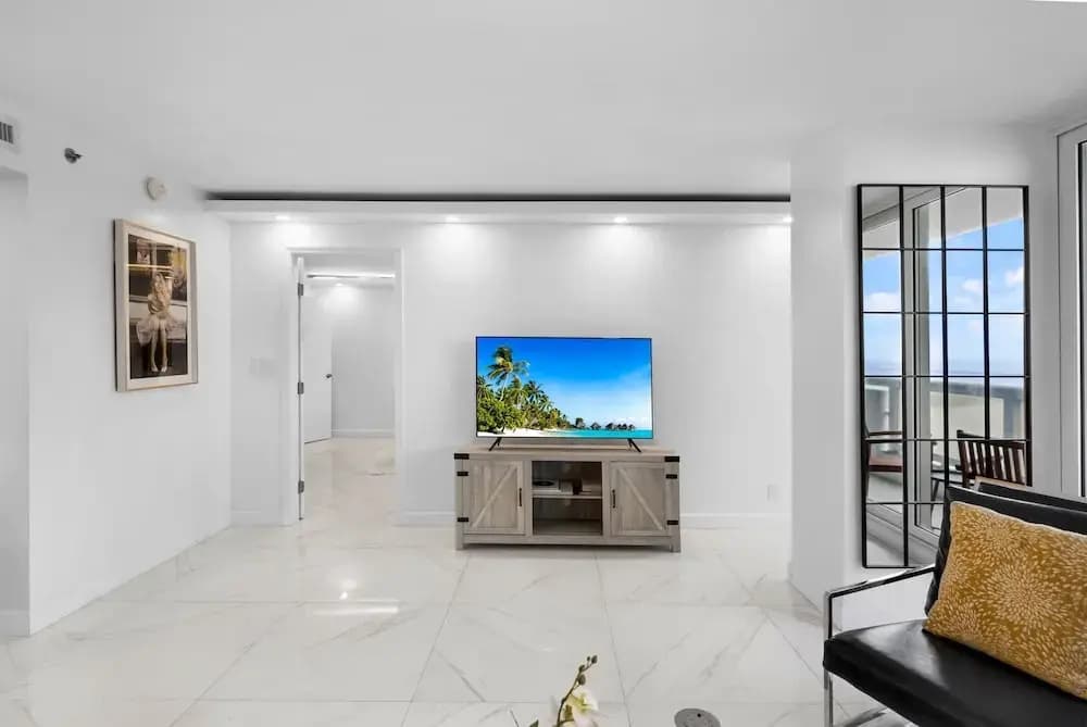 Chic Bayfront Condo With Stunning View - photo 3