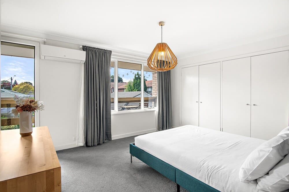 Family Friendly 3-bed With Courtyard & Parking - photo 4